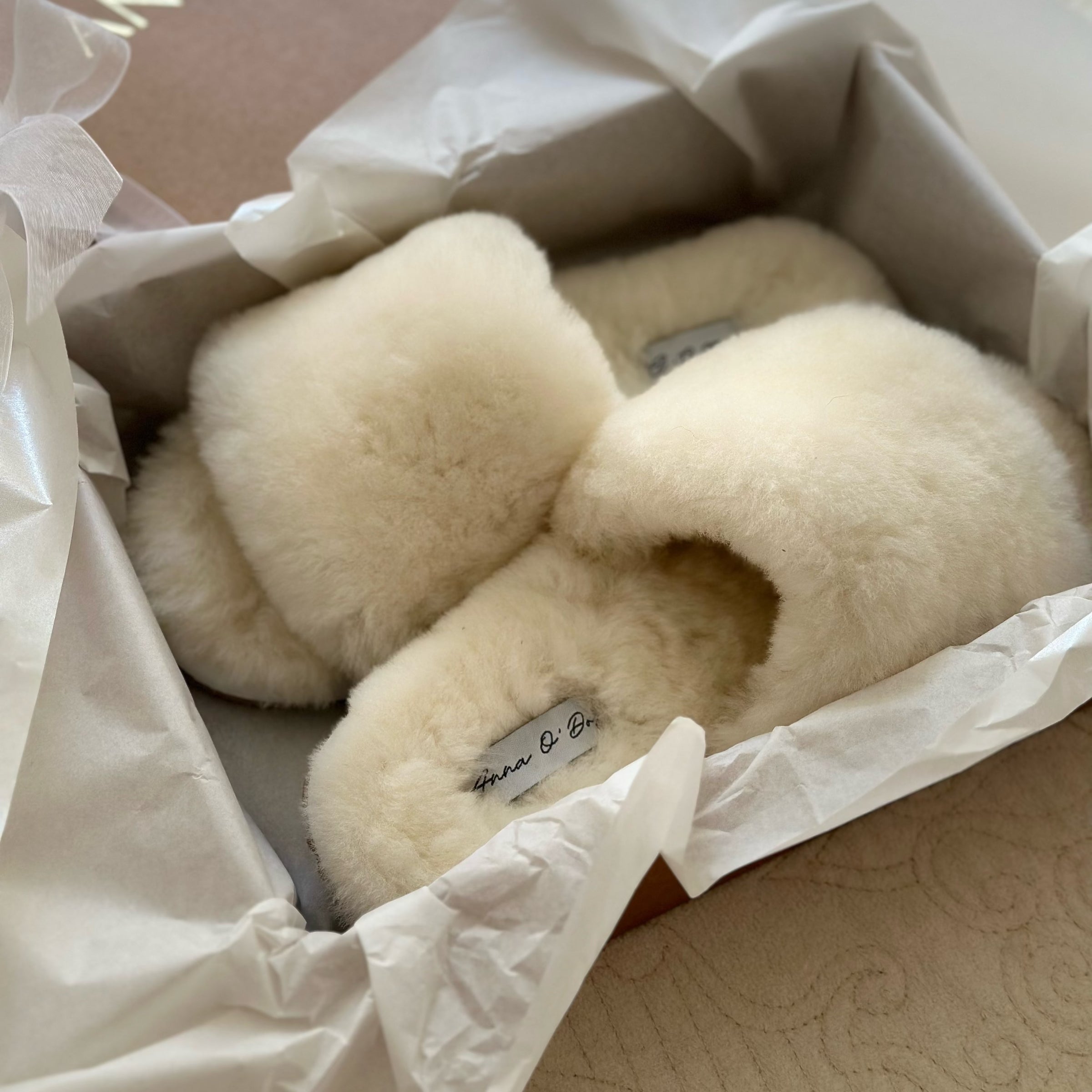 SHEEPSKIN SLIPPERS