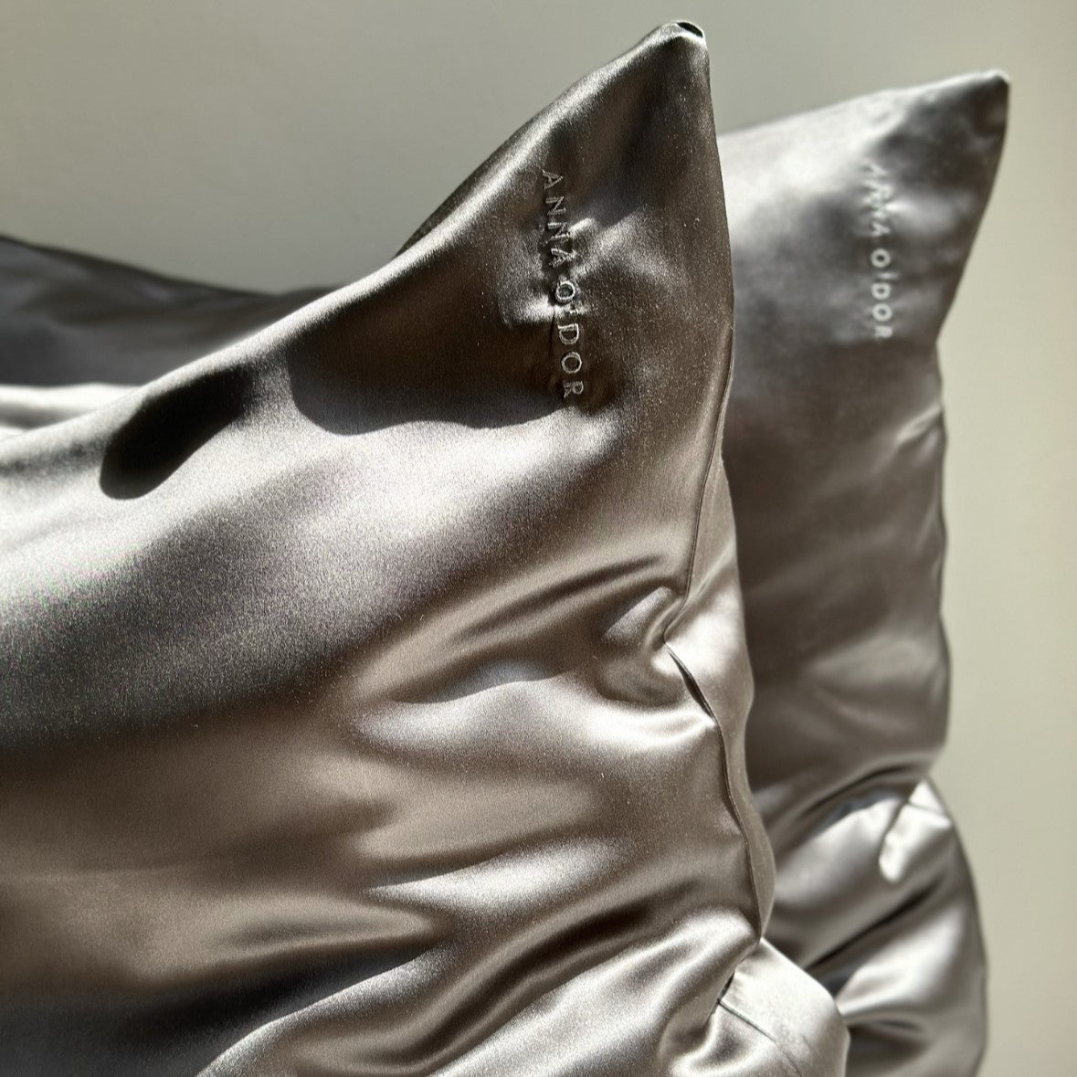 Silk Zippered Pillowcase - Grey Shadow