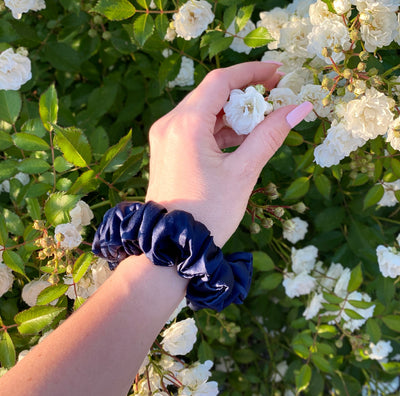 MINI SILK SCRUNCHIE - ROYAL NAVY