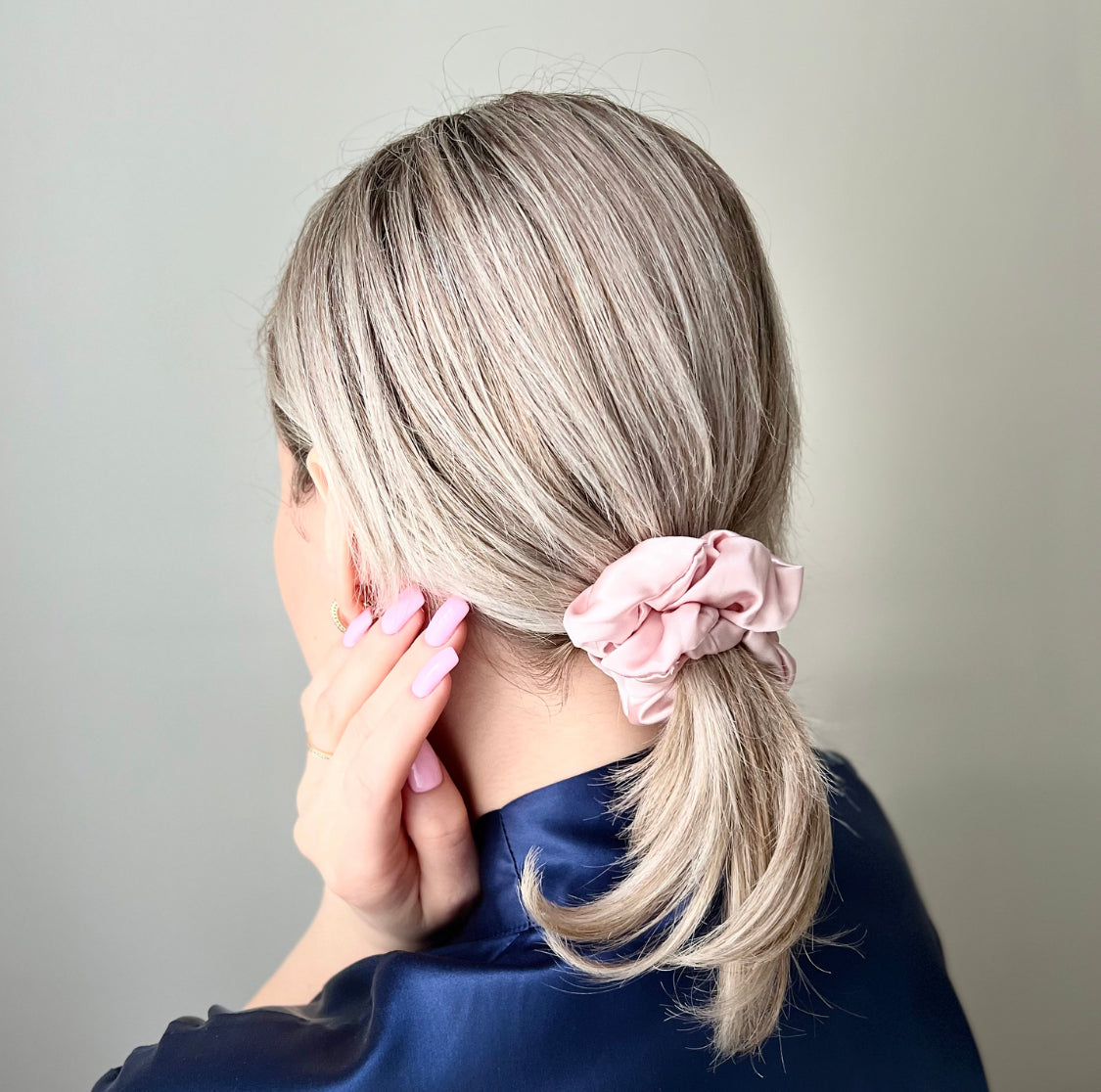 MINI SILK SCRUNCHIE - BLUSH