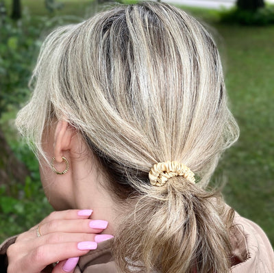 SKINNY SILK SCRUNCHIE - CHAMPAGNE