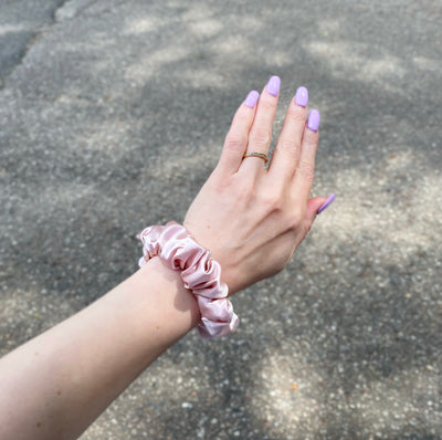 MINI SILK SCRUNCHIE - BLUSH