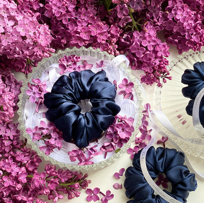 MINI SILK SCRUNCHIE - ROYAL NAVY